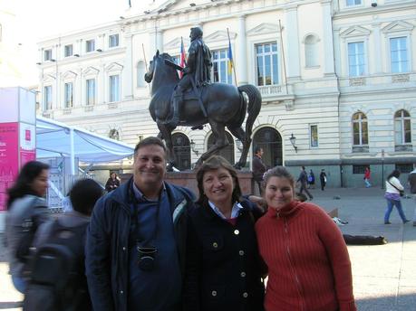 Monumento Francisco Valdivia, Santiago de Chile, Chile, vuelta al mundo, round the world, La vuelta al mundo de Asun y Ricardo