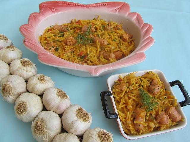 Fideuá de salchichas de pavo y pollo