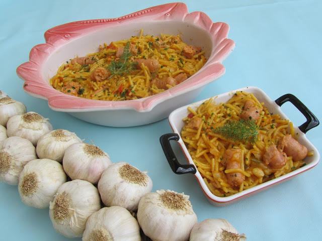 Fideuá de salchichas de pavo y pollo