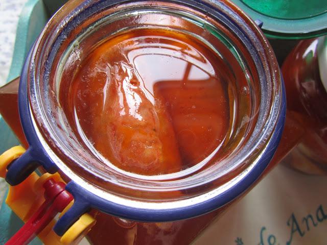 Chorizos confitados en conserva