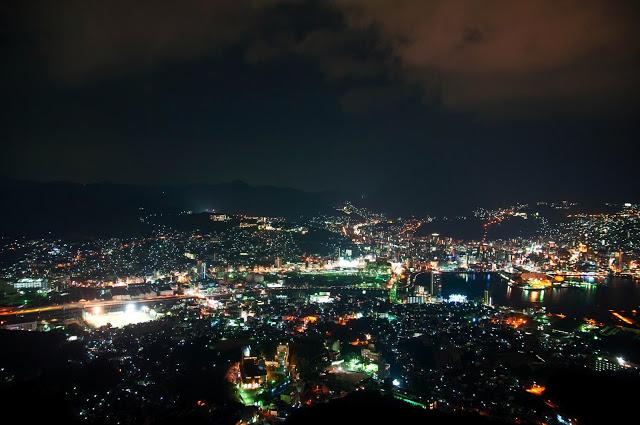 Vistas nocturnas de Nagasaki