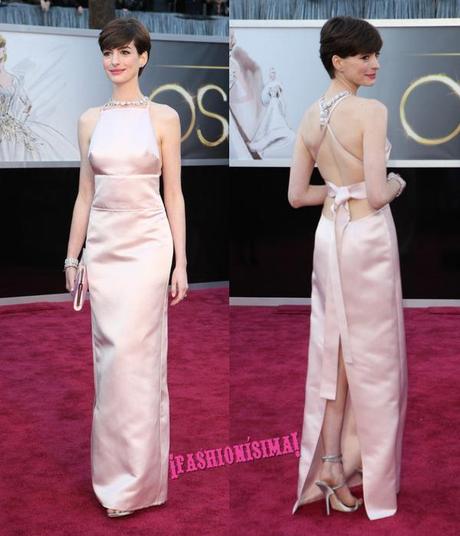 Anne Hathaway de Prada en la alfombra roja de los Oscars