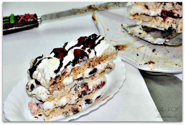 VACHERIN DE CHOCOLATE Y FRESAS