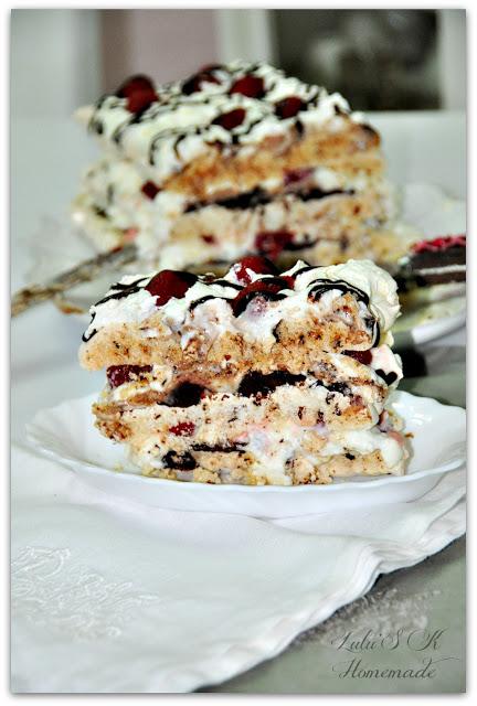 VACHERIN DE CHOCOLATE Y FRESAS