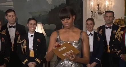 Michelle Obama entrega el Oscar 2013 a la Mejor Película vestida de Naeem Khan