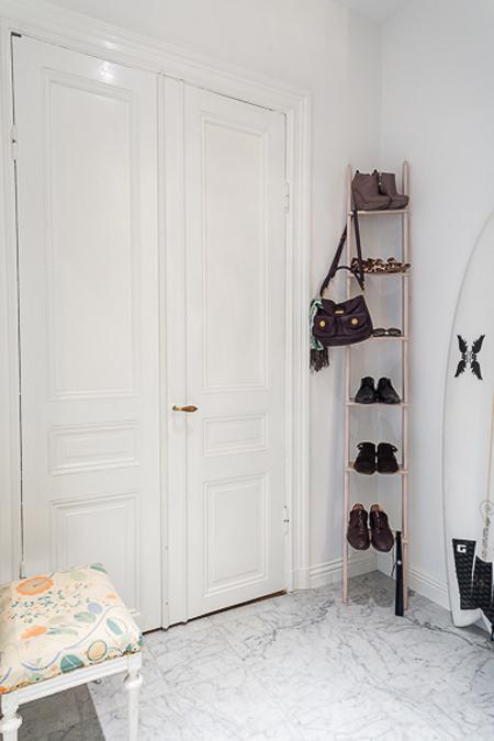 poster hitchcock decoración muebles de diseño mesa de centro convertible comedor grandes ventanales decoración estilo nórdico diseño nórdico diseño escandinavo decoración sueca decoración pisos pequeños decoración moderna nordica decoración mini pisos decoración marmol decoración espacios pequeños decoración en blanco cocinas modernas cocinas blancas marmol blanco cocinas blancas blog interiorismo blog diseño escandinavo blog decoración nórdica blog decoración 