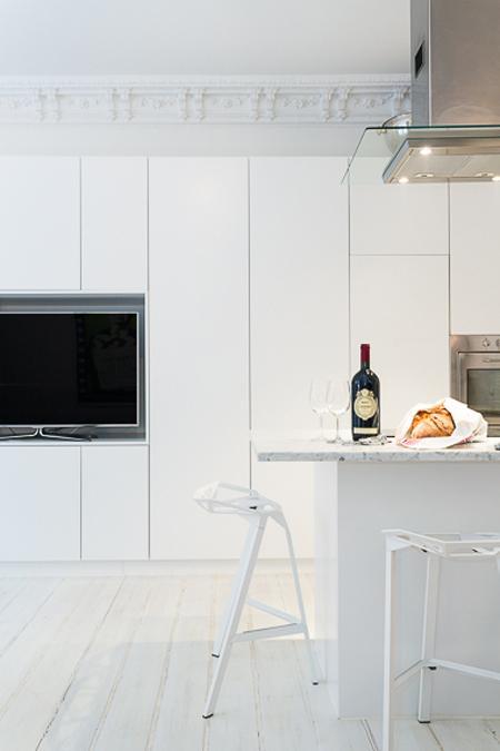 poster hitchcock decoración muebles de diseño mesa de centro convertible comedor grandes ventanales decoración estilo nórdico diseño nórdico diseño escandinavo decoración sueca decoración pisos pequeños decoración moderna nordica decoración mini pisos decoración marmol decoración espacios pequeños decoración en blanco cocinas modernas cocinas blancas marmol blanco cocinas blancas blog interiorismo blog diseño escandinavo blog decoración nórdica blog decoración 