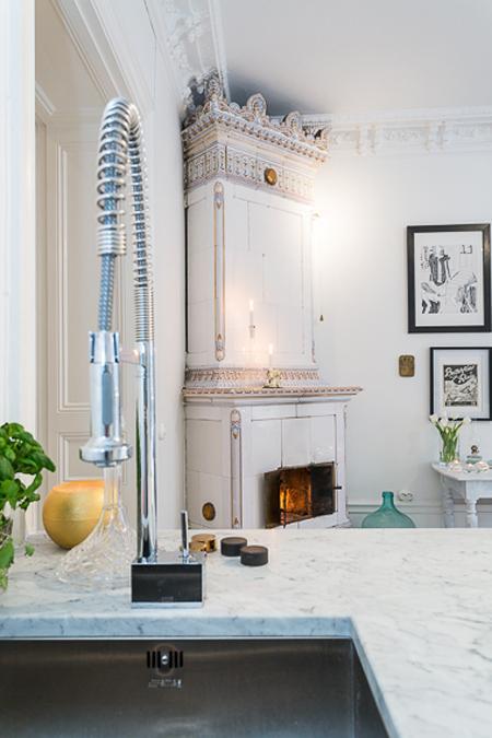 poster hitchcock decoración muebles de diseño mesa de centro convertible comedor grandes ventanales decoración estilo nórdico diseño nórdico diseño escandinavo decoración sueca decoración pisos pequeños decoración moderna nordica decoración mini pisos decoración marmol decoración espacios pequeños decoración en blanco cocinas modernas cocinas blancas marmol blanco cocinas blancas blog interiorismo blog diseño escandinavo blog decoración nórdica blog decoración 