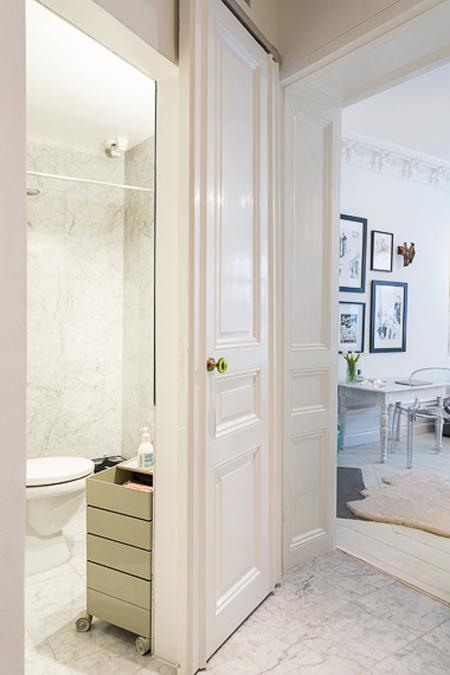 poster hitchcock decoración muebles de diseño mesa de centro convertible comedor grandes ventanales decoración estilo nórdico diseño nórdico diseño escandinavo decoración sueca decoración pisos pequeños decoración moderna nordica decoración mini pisos decoración marmol decoración espacios pequeños decoración en blanco cocinas modernas cocinas blancas marmol blanco cocinas blancas blog interiorismo blog diseño escandinavo blog decoración nórdica blog decoración 