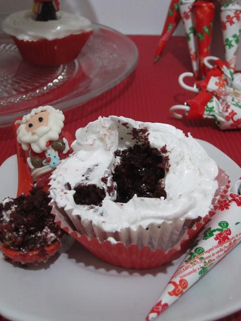 Cupcakes  navideños  (red  velvet  y  almendras  crocanti)