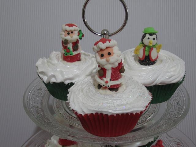 Cupcakes  navideños  (red  velvet  y  almendras  crocanti)