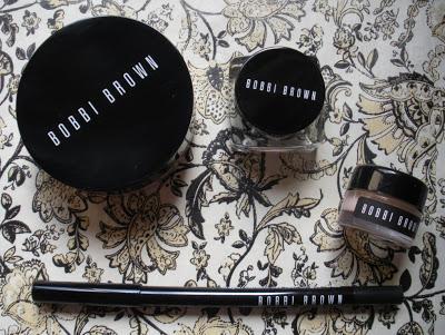 Una de varios de BOBBI BROWN