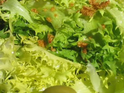 Escarola aliñada con ajo frito
