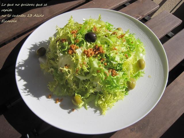 Escarola aliñada con ajo frito