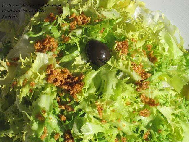 Escarola aliñada con ajo frito
