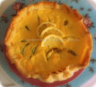 Tarta salada de salmón, aguacate y ricotta