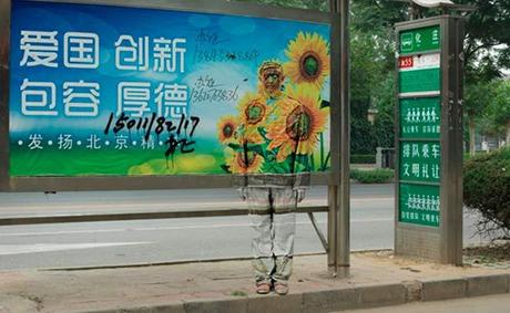 foto hombre invisible en parada de bus foto parada bus Liu bolin: El hombre invisible