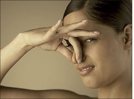 mujer huele desesperacion