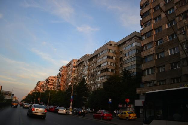 Típicas edificaciones repetitivas de la época comunista en Bucarest
