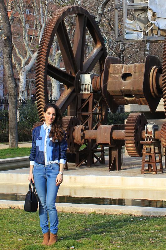 como llevar una camisa vaquera