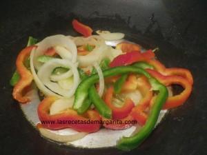 salteado y Pollo con almendras y mango