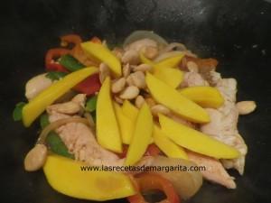 salteado y2 Pollo con almendras y mango