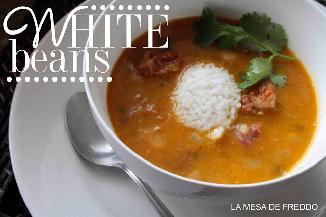 Sopa de White Beans con Costilla y Chorizo.