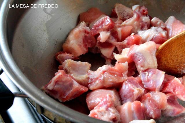 Sopa de White Beans con Costilla y Chorizo.