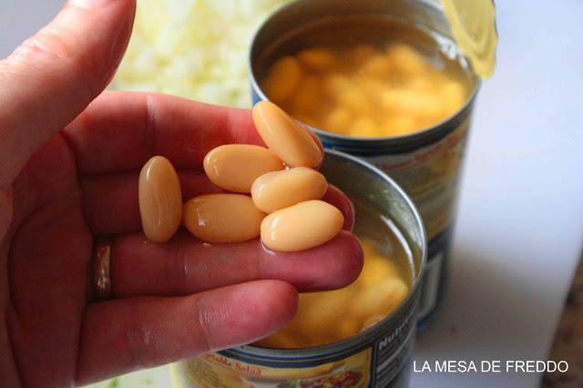 Sopa de White Beans con Costilla y Chorizo.