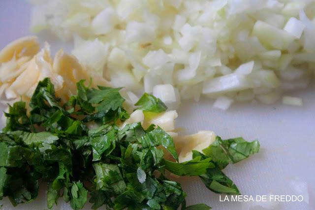 Sopa de White Beans con Costilla y Chorizo.