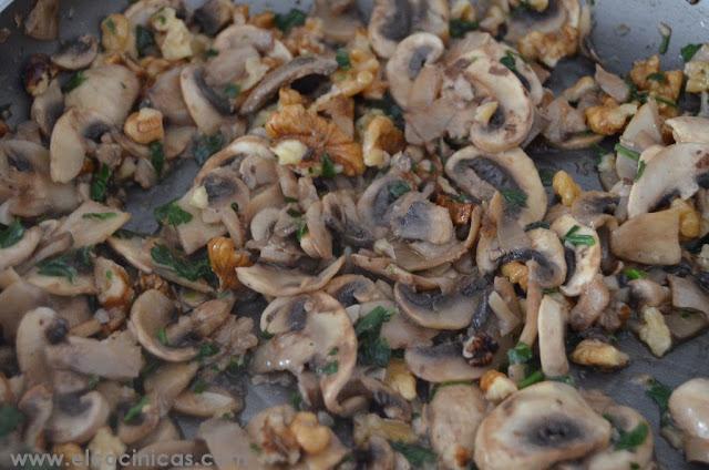 Solomillo relleno de champiñones y nueces