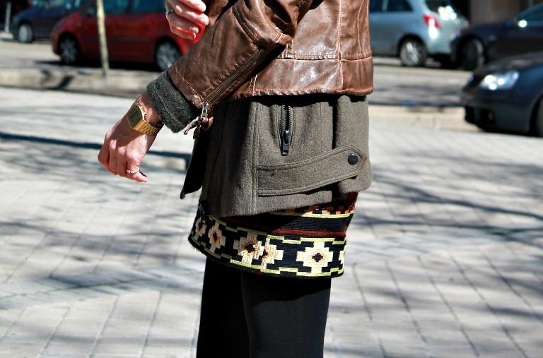 chaleco con biker y falda