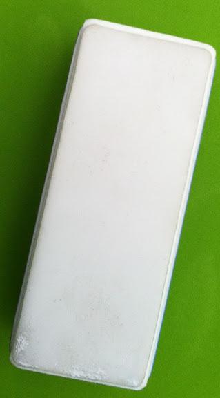 Probando el kit para embellecer las uñas de Premier.