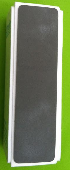 Probando el kit para embellecer las uñas de Premier.