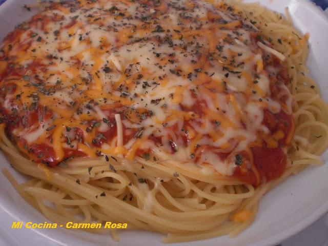ESPAGHETI CON SALSA DE TOMATE A LOS CUATRO QUESOS