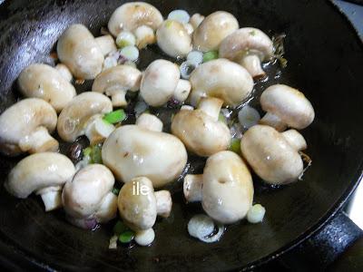 Churrasquitos de cerdo a la crema de champiñons y verdeo