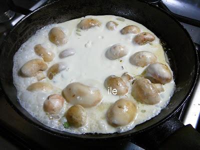 Churrasquitos de cerdo a la crema de champiñons y verdeo
