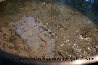 Huevos con Bechamel de Puerros y Jamón.