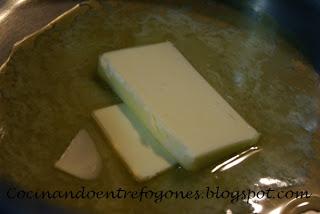 Huevos con Bechamel de Puerros y Jamón.