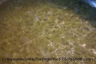 Huevos con Bechamel de Puerros y Jamón.