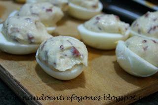 Huevos con Bechamel de Puerros y Jamón.