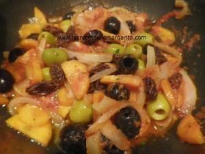 Pollo al horno con aceitunas y pasas