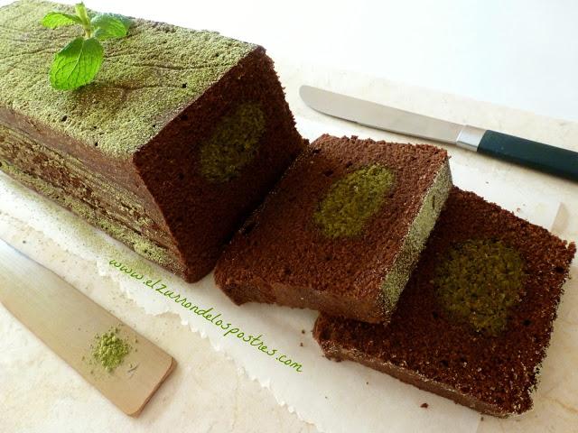 Rollo de Té Matcha en Bizcocho de Chocolate