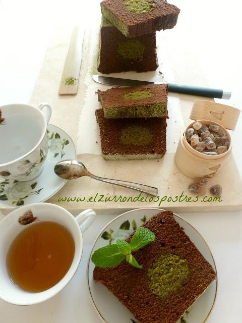 Rollo de Té Matcha en Bizcocho de Chocolate