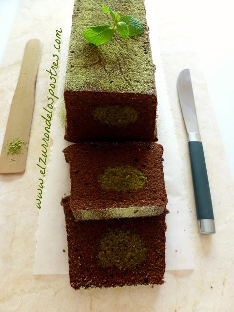 Rollo de Té Matcha en Bizcocho de Chocolate