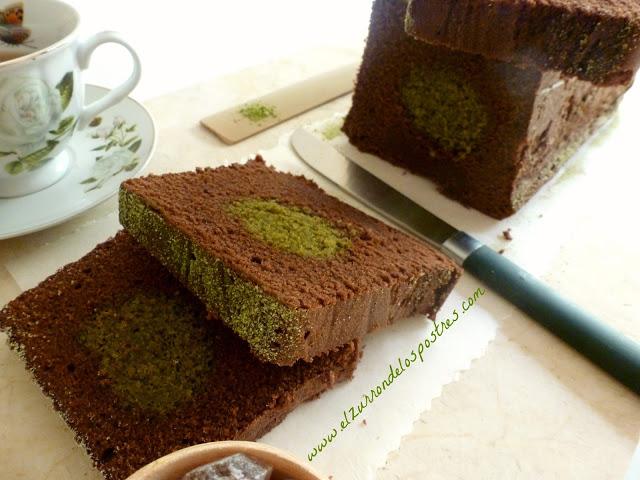 Rollo de Té Matcha en Bizcocho de Chocolate