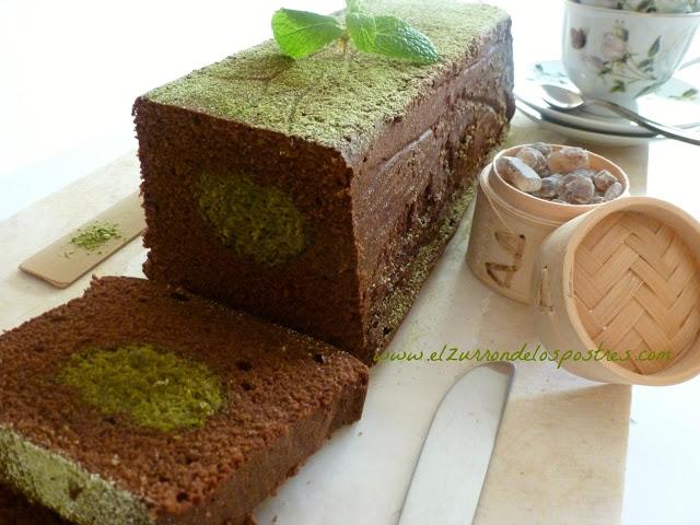 Rollo de Té Matcha en Bizcocho de Chocolate