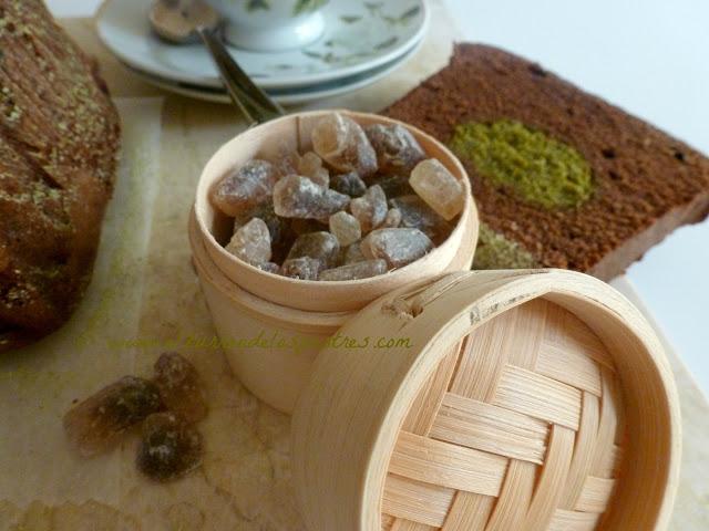 Rollo de Té Matcha en Bizcocho de Chocolate