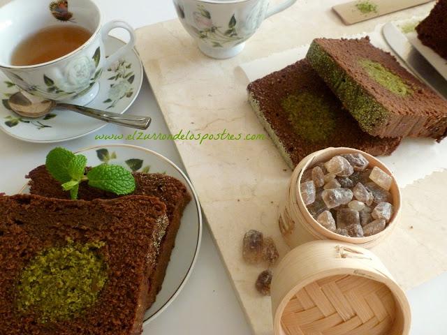 Rollo de Té Matcha en Bizcocho de Chocolate
