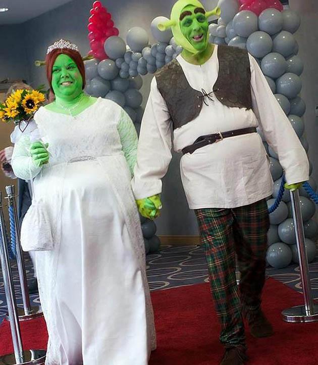 una pareja se disfrazó de Shrek y Fiona para casarse (+fotos)